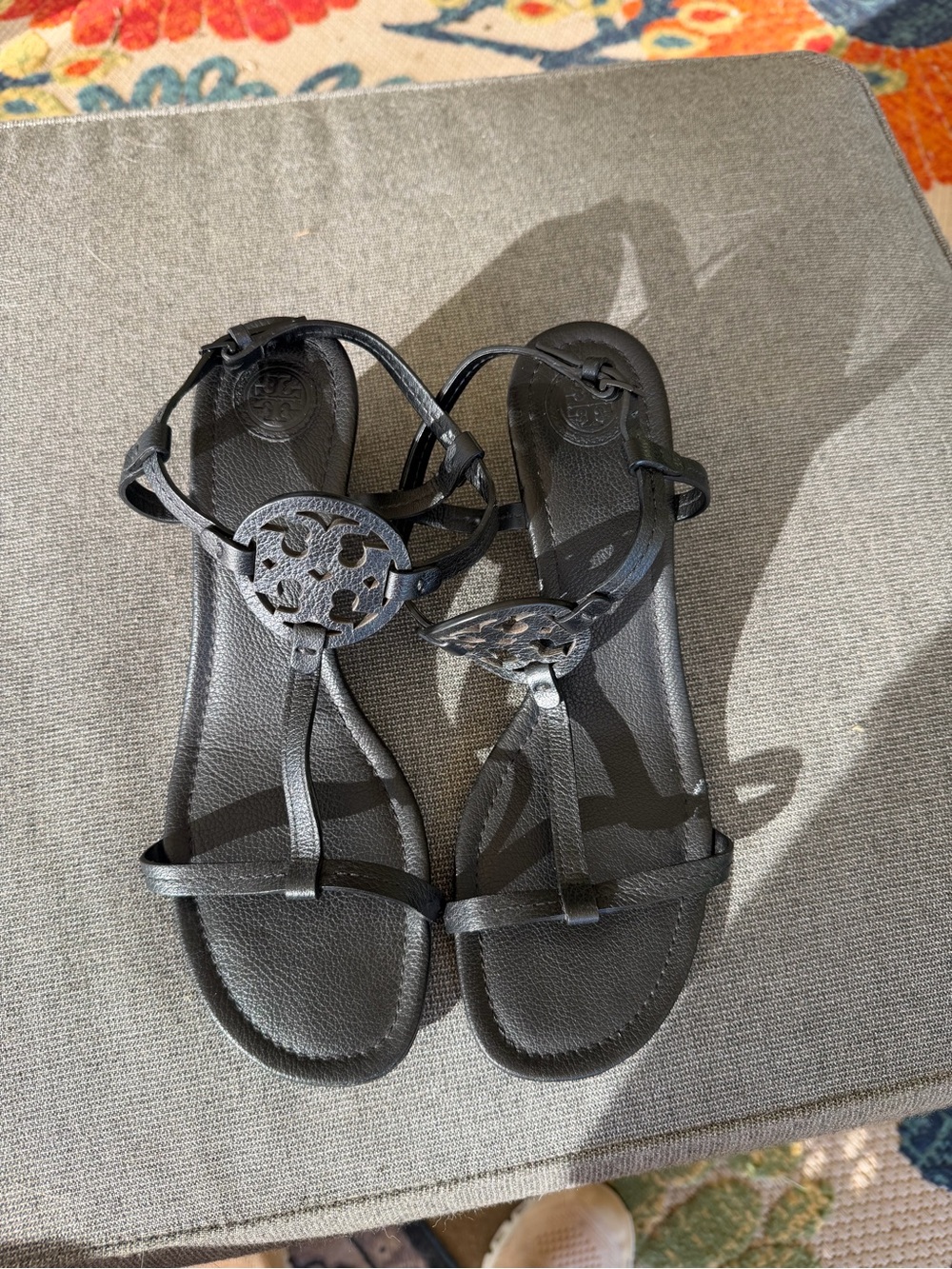 Tory Burch Black Leather Wedge Sandals with Embellished Logo - Picture 4 of 4